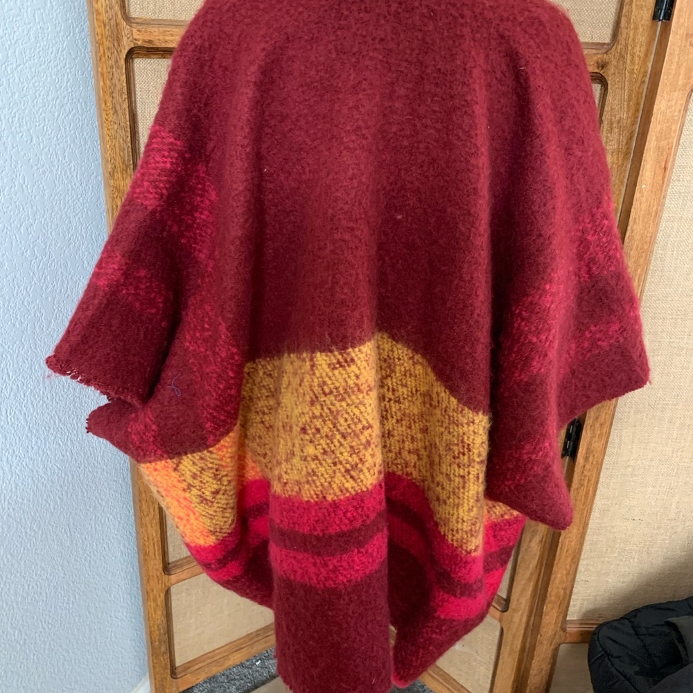 BCBG wrap with sleeves - Picture 2 of 5